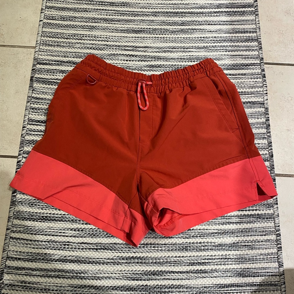 Old Navy Women's Stretchtech Go-H2O Sport Shorts in Medium